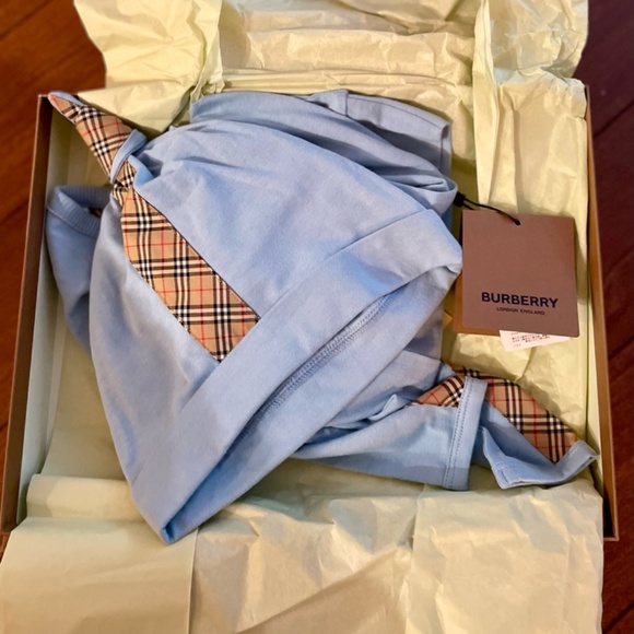 Burberry Three-piece Baby Gift Set Size 12-18 Months - Light Porcelain Blue - Picture 4 of 4